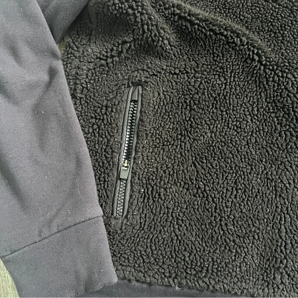 Athleta Range Sherpa Jacket in Black, Zipper closure, Women’s Medium - Picture 4 of 8